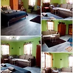 Poni Kucko Vendeghaz Es Minifarm