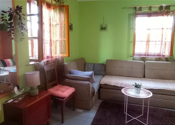 Poni Kucko Vendeghaz Es Minifarm Hosszuvoelgy